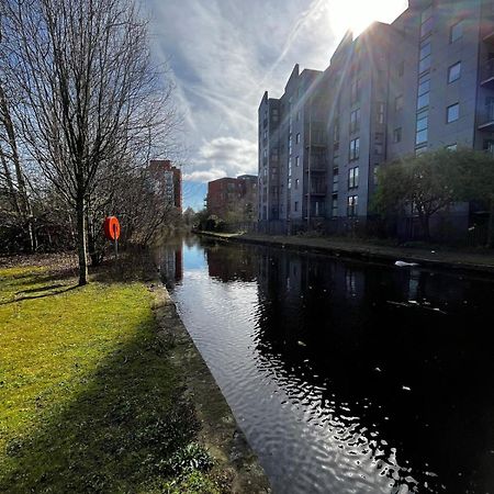 Serene 2-Bed Flat With Canal Views - Coop Live & Ethiad Манчестер Екстер'єр фото