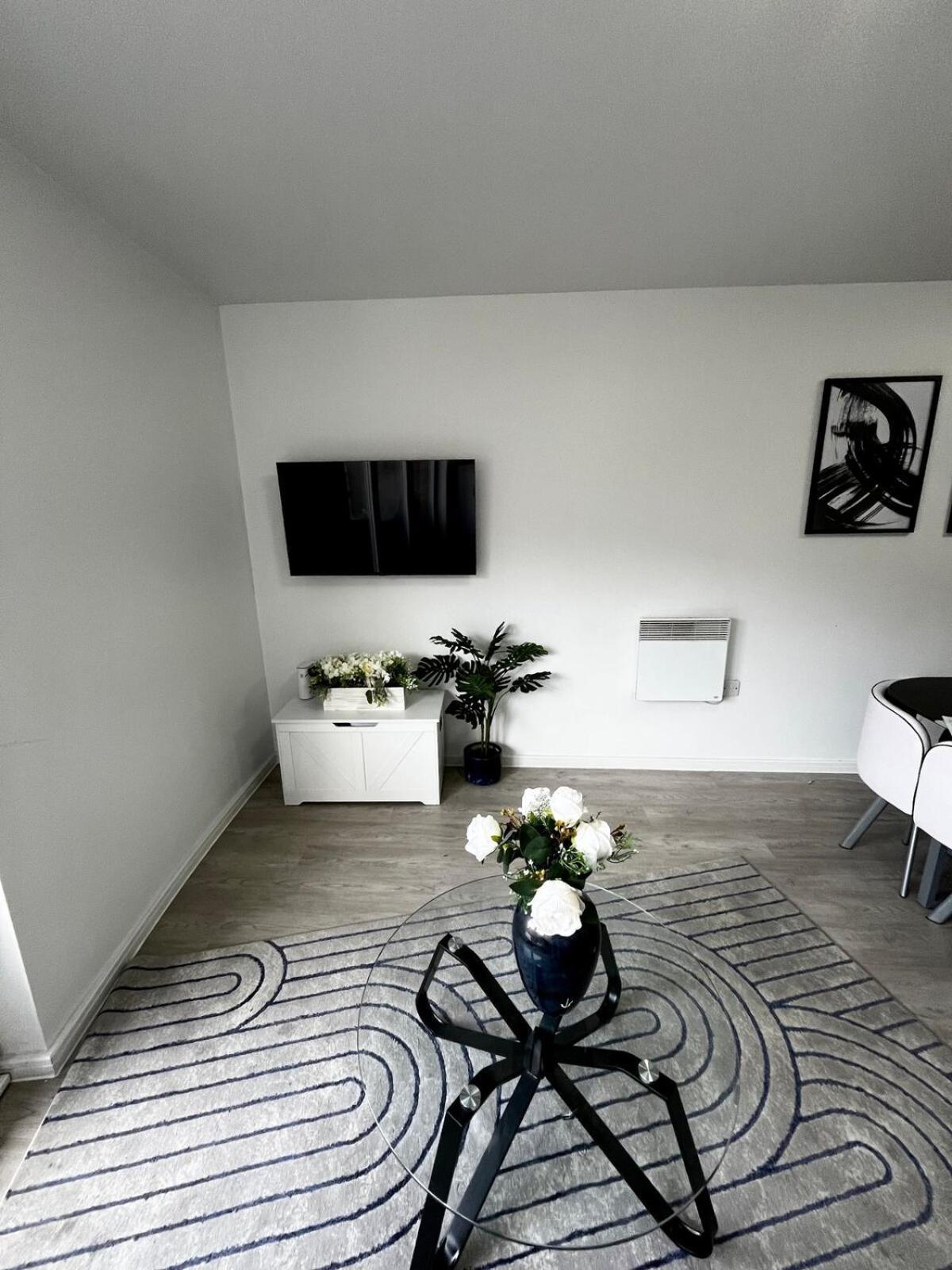 Serene 2-Bed Flat With Canal Views - Coop Live & Ethiad Манчестер Екстер'єр фото