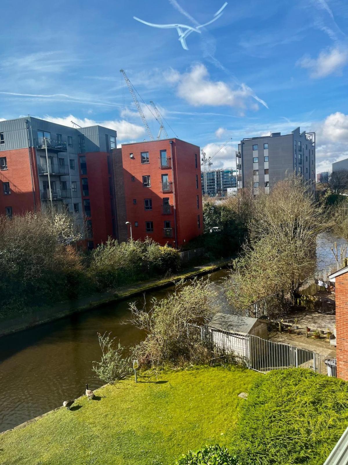 Serene 2-Bed Flat With Canal Views - Coop Live & Ethiad Манчестер Екстер'єр фото