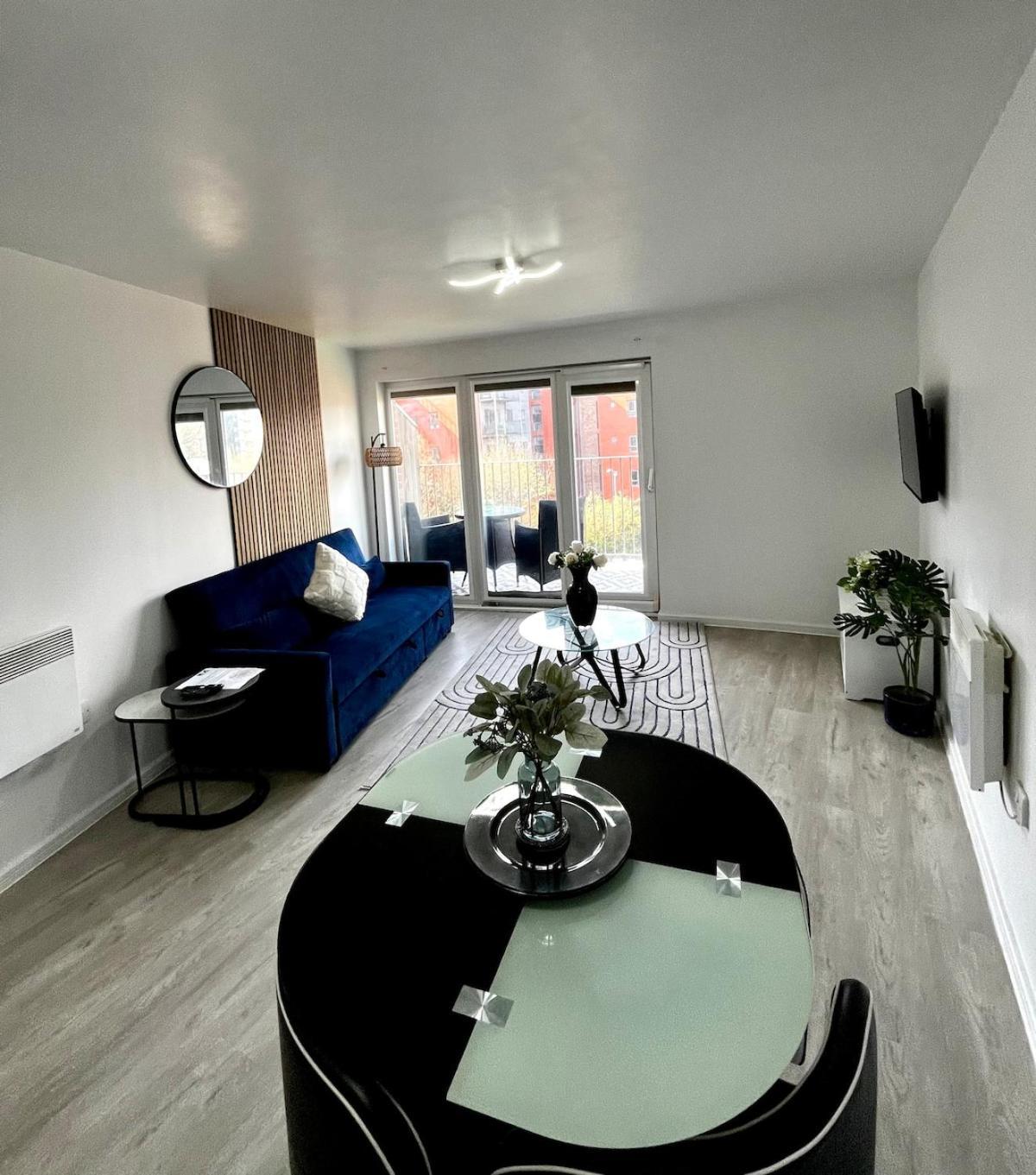 Serene 2-Bed Flat With Canal Views - Coop Live & Ethiad Манчестер Екстер'єр фото